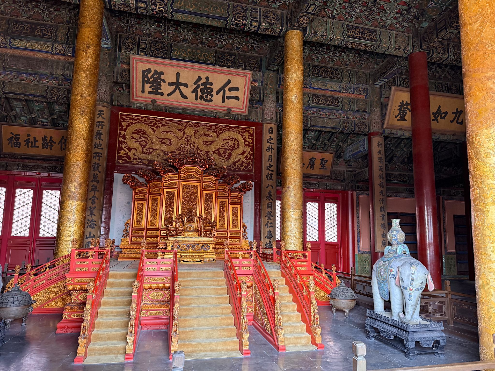 Thron in der Halle der bewahrenden Harmonie